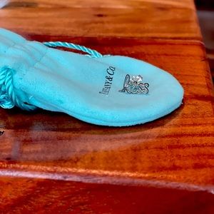 Tiffany Kiss Single Earring